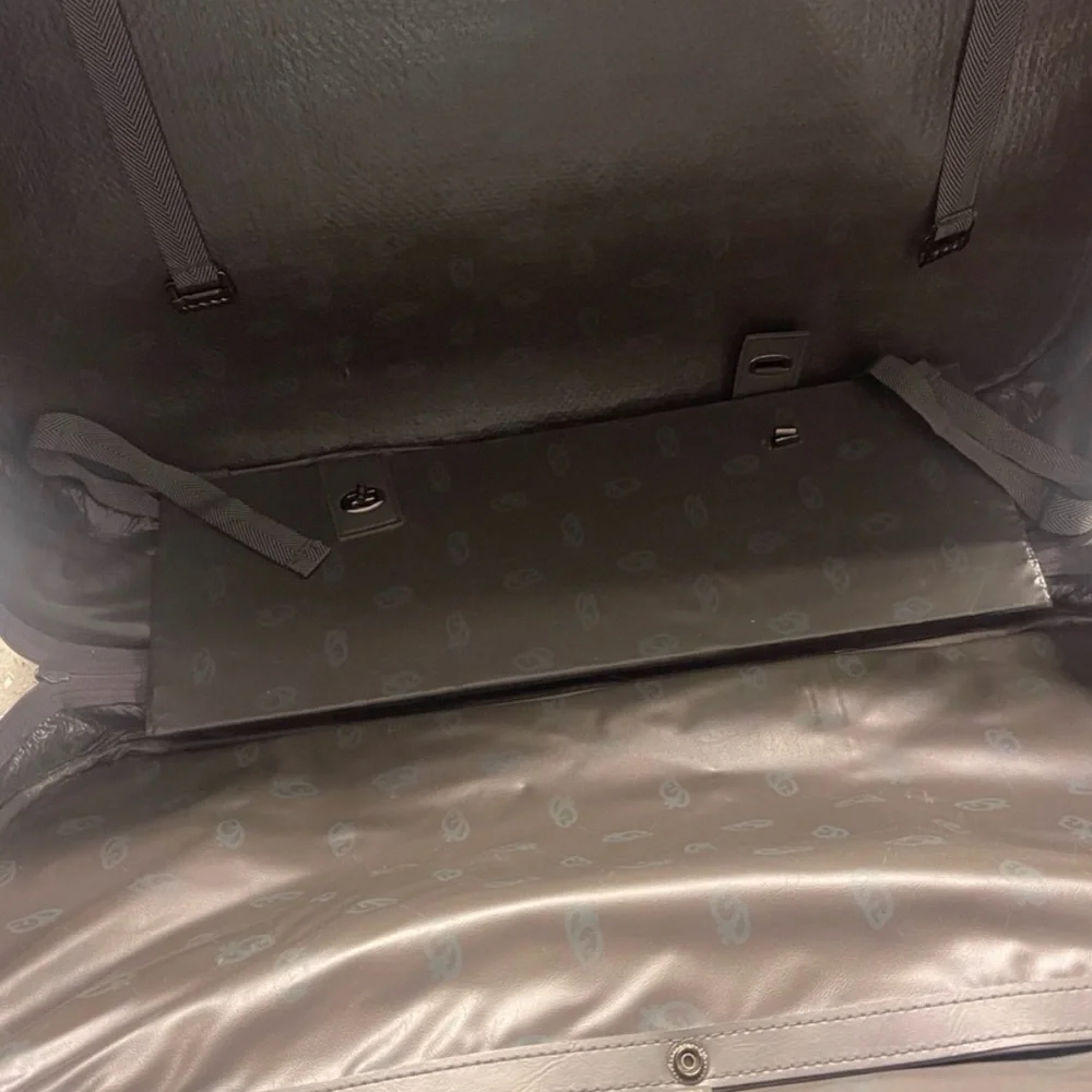 Oscar de la Renta Gray and Black Travel Bag